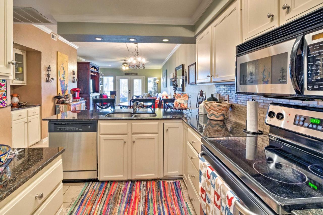 Lakefront Lago Vista Condo With Resort Amenities! Eksteriør billede